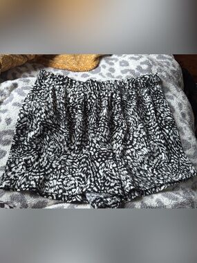H&M Black and White Printed Elastic Waist Shorts
